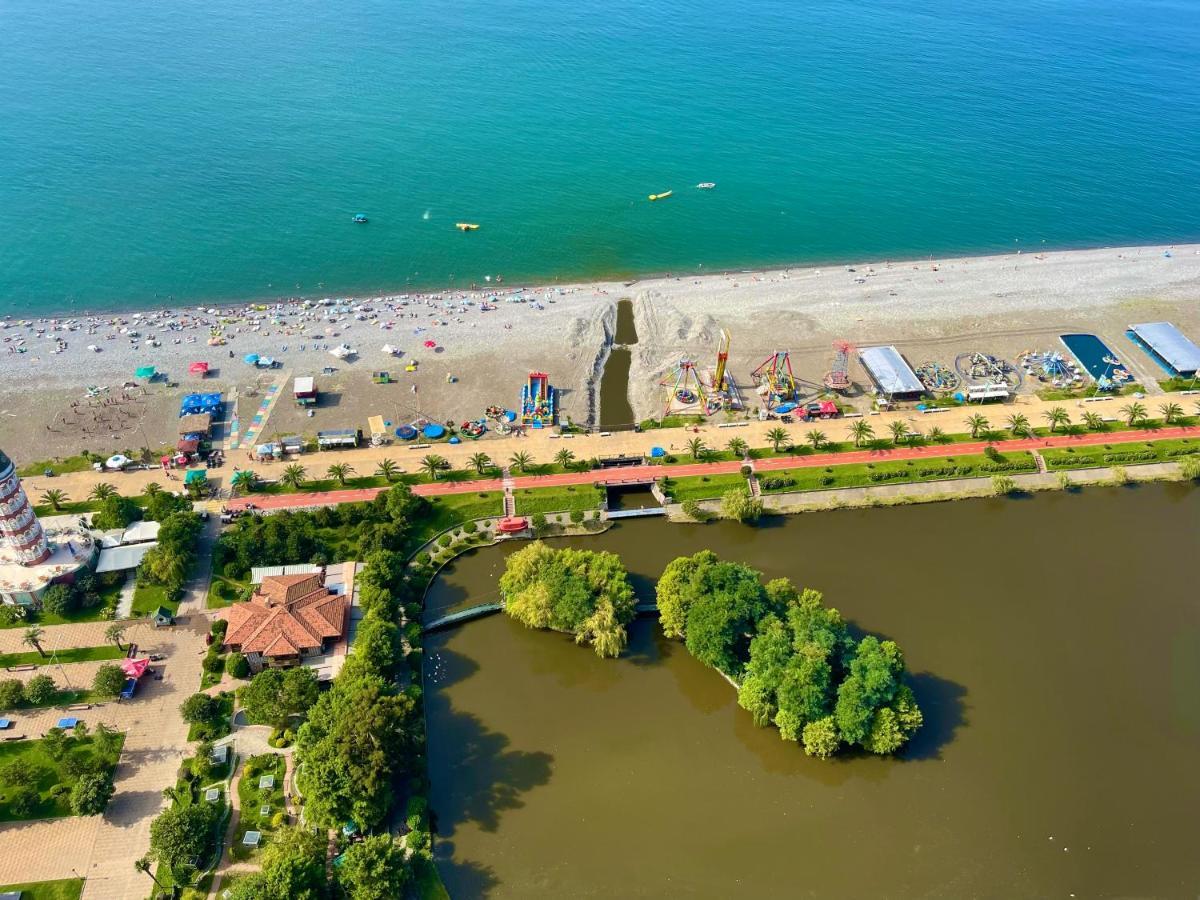 Hellobatumi Lejlighedshotel Eksteriør billede