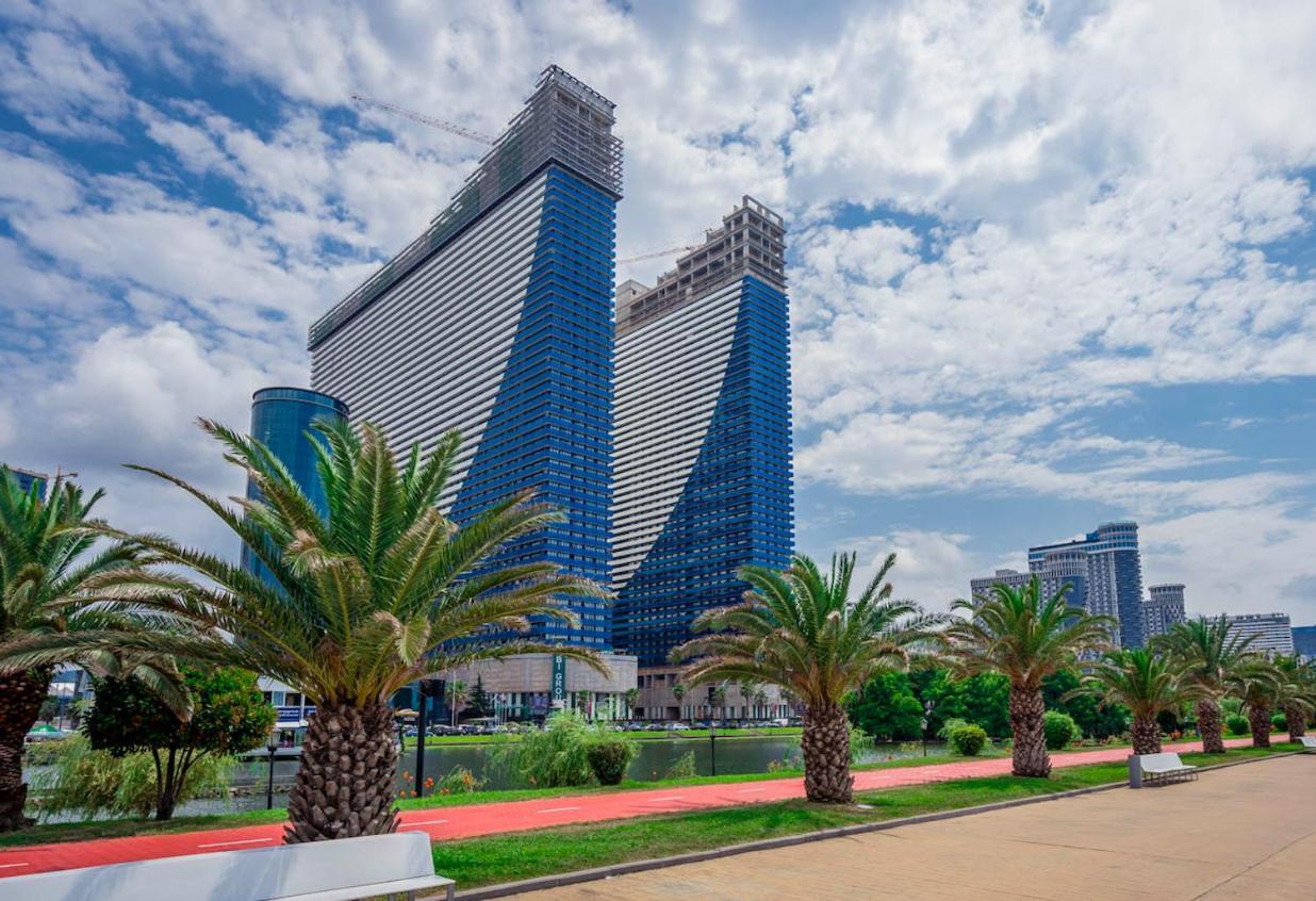 Hellobatumi Lejlighedshotel Eksteriør billede