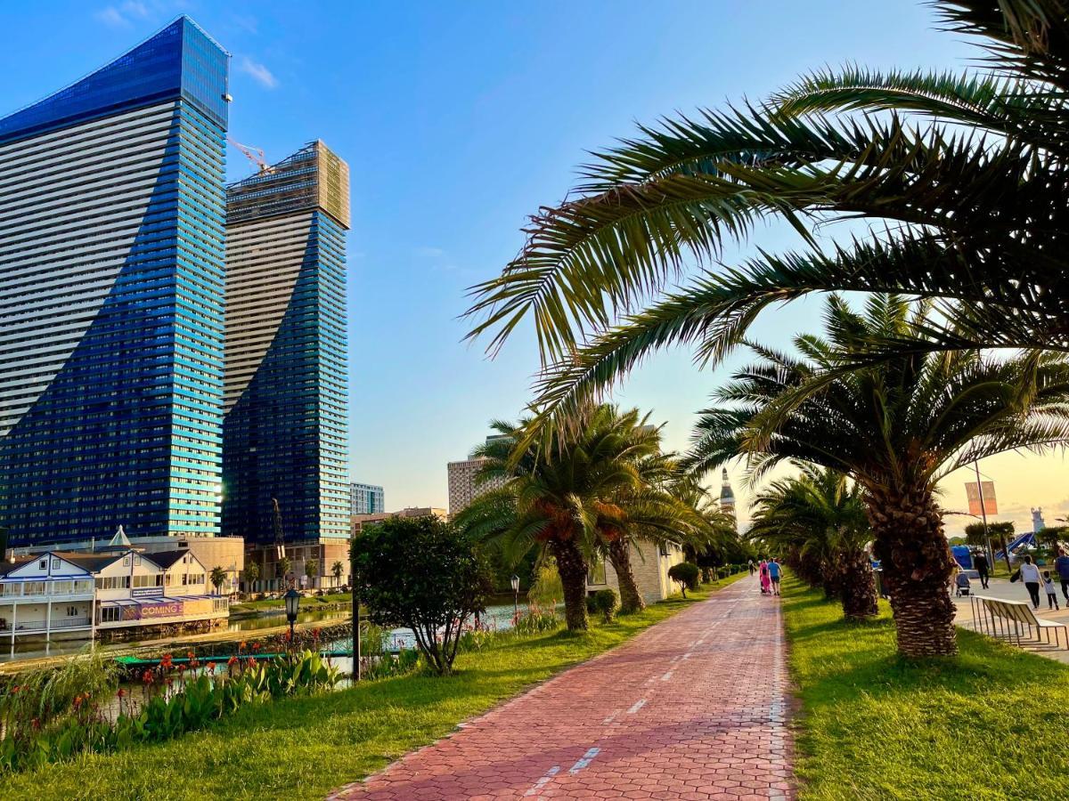 Hellobatumi Lejlighedshotel Eksteriør billede