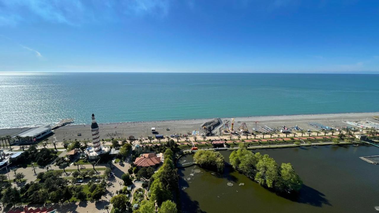 Hellobatumi Lejlighedshotel Eksteriør billede
