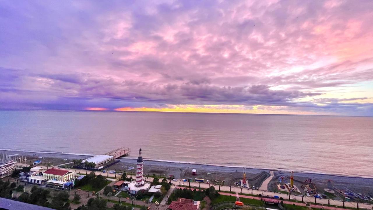 Hellobatumi Lejlighedshotel Eksteriør billede