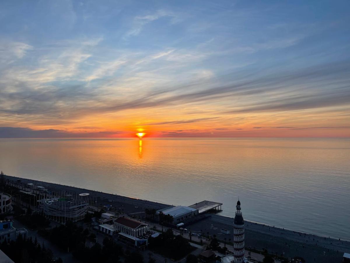 Hellobatumi Lejlighedshotel Eksteriør billede