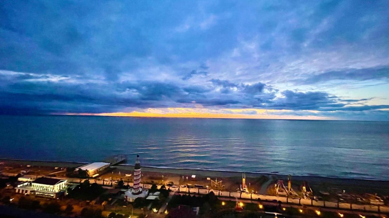 Hellobatumi Lejlighedshotel Eksteriør billede