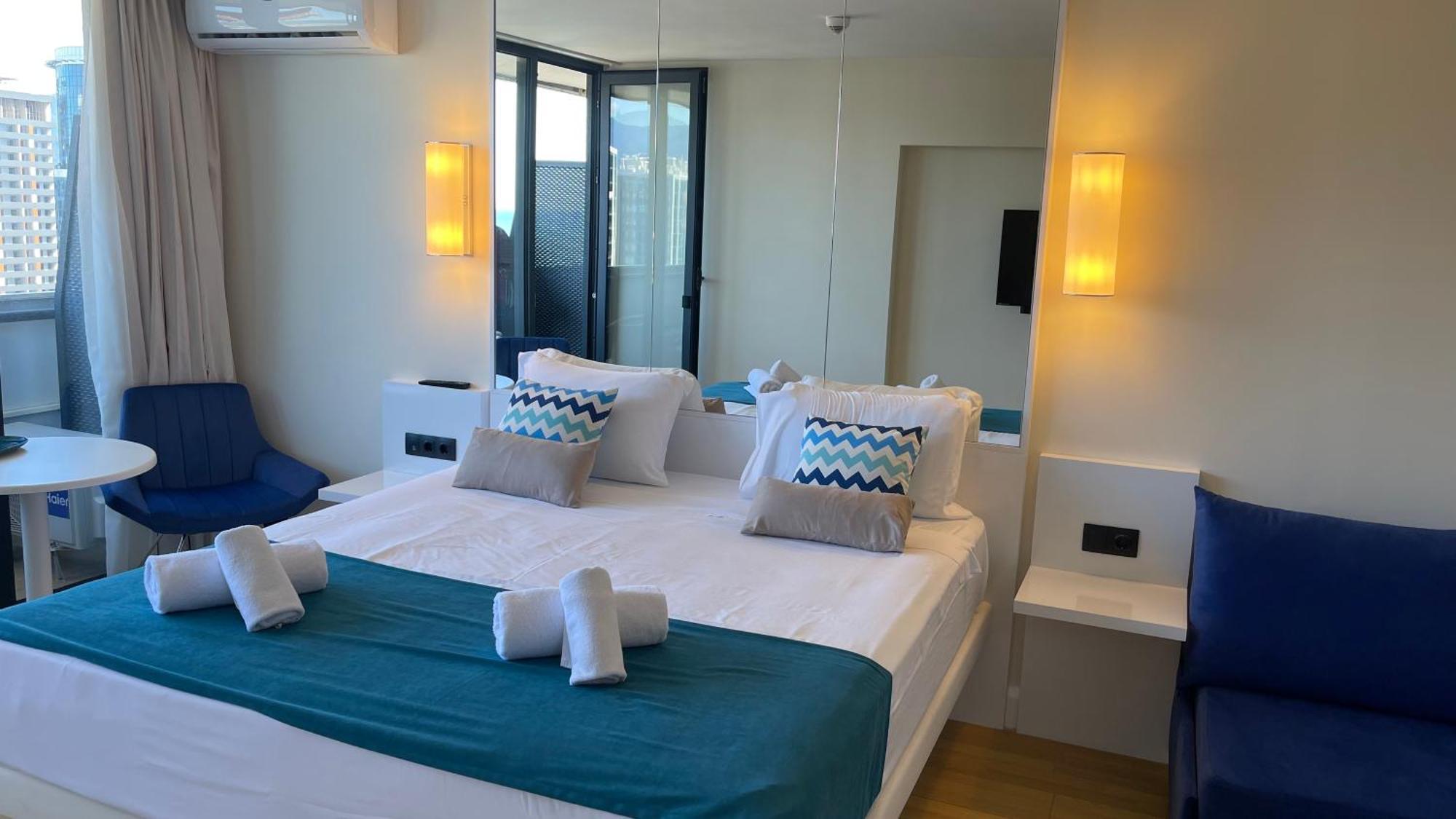 Hellobatumi Lejlighedshotel Eksteriør billede